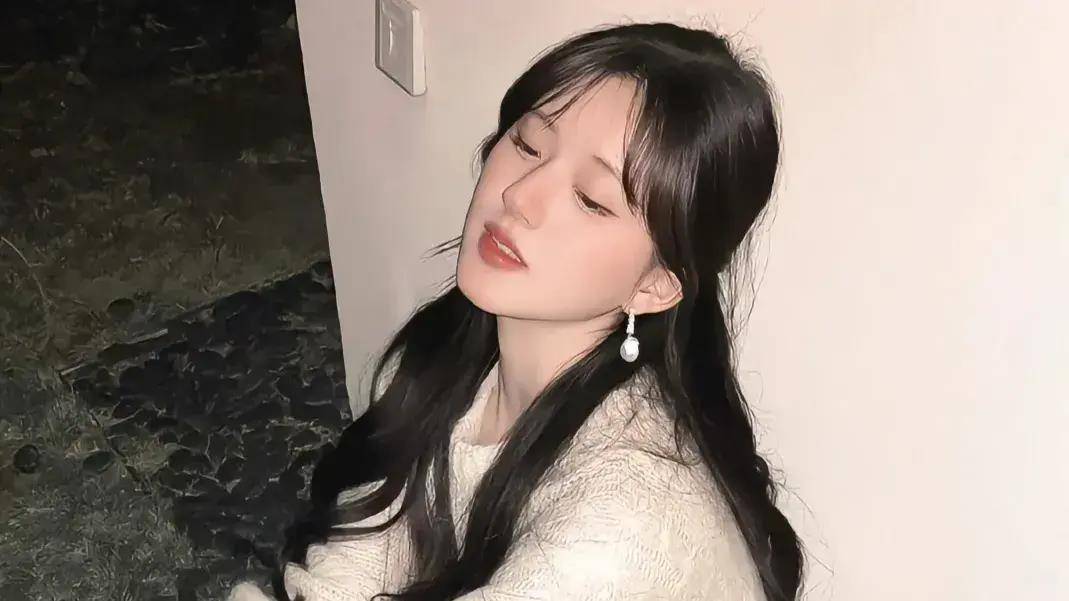 皇冠信用网登1_赵露思澳门范思哲开业亮相皇冠信用网登1,优雅魅力登娱乐热榜1