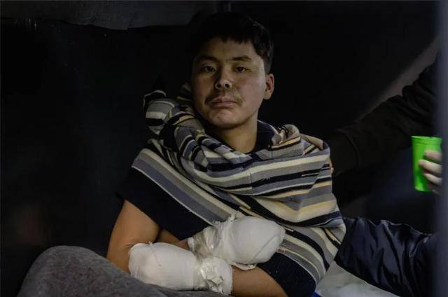 皇冠体育公司_2名朝鲜士兵被俘后全交代了:朝军损失惨重皇冠体育公司,1人想留在乌克兰