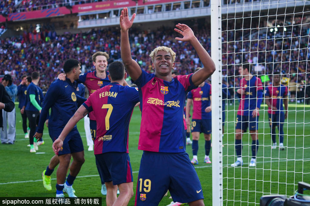 皇冠体育App下载
_赛季四杀皇冠体育App下载
!西甲-姆巴佩戴帽拉菲2球 巴萨4-3皇马7分领跑