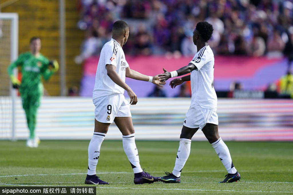 皇冠体育App下载
_赛季四杀皇冠体育App下载
!西甲-姆巴佩戴帽拉菲2球 巴萨4-3皇马7分领跑