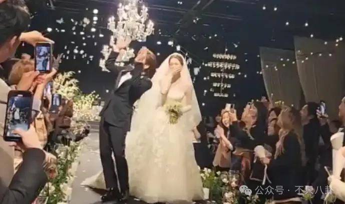 皇冠信用網最新地址
_自曝与丈夫经常吵架?但怎么感觉她是在变相秀恩爱呢皇冠信用網最新地址
!