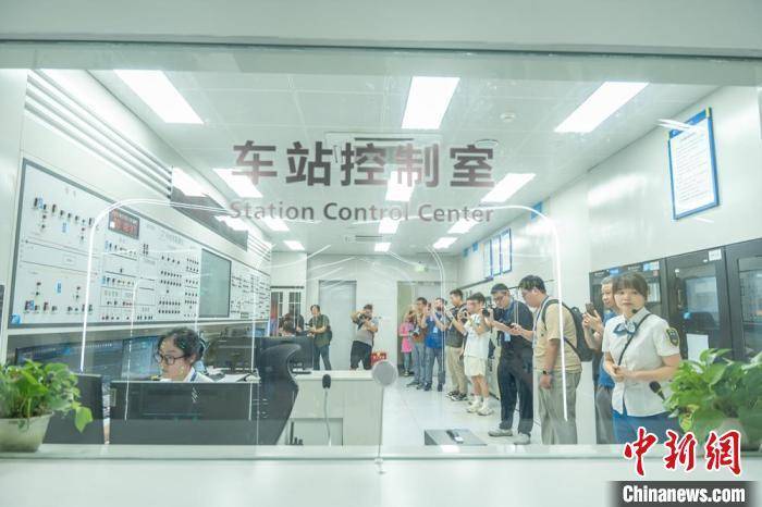 皇冠网
_探秘成都地铁停运后4小时:为何难以24小时运营