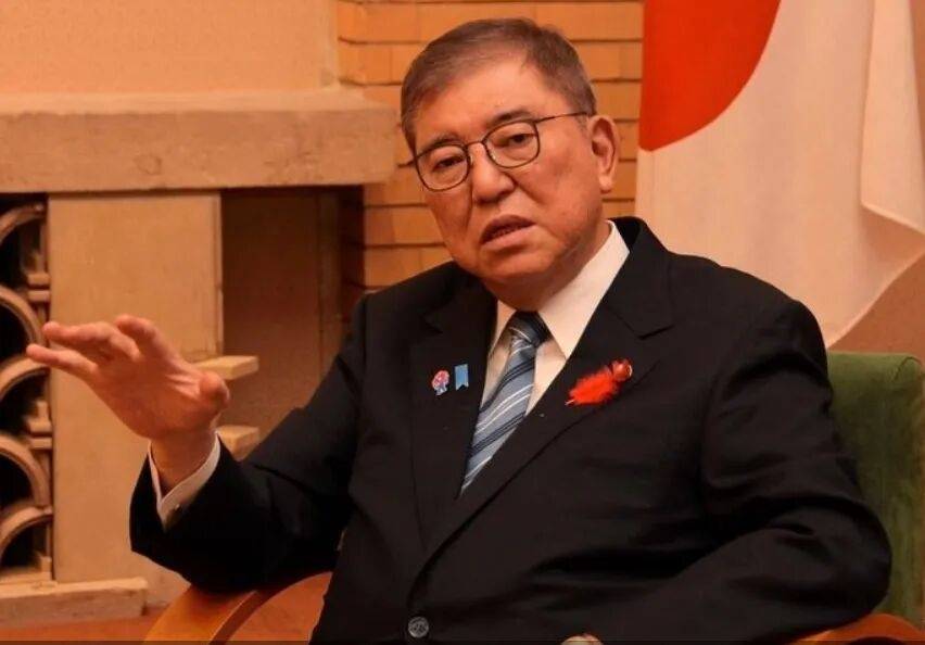 皇冠信用网怎么开通_石破茂卸任当天皇冠信用网怎么开通,离开官邸时笑得合不拢嘴;此前吐槽当首相太累,没多少让人开心的事情