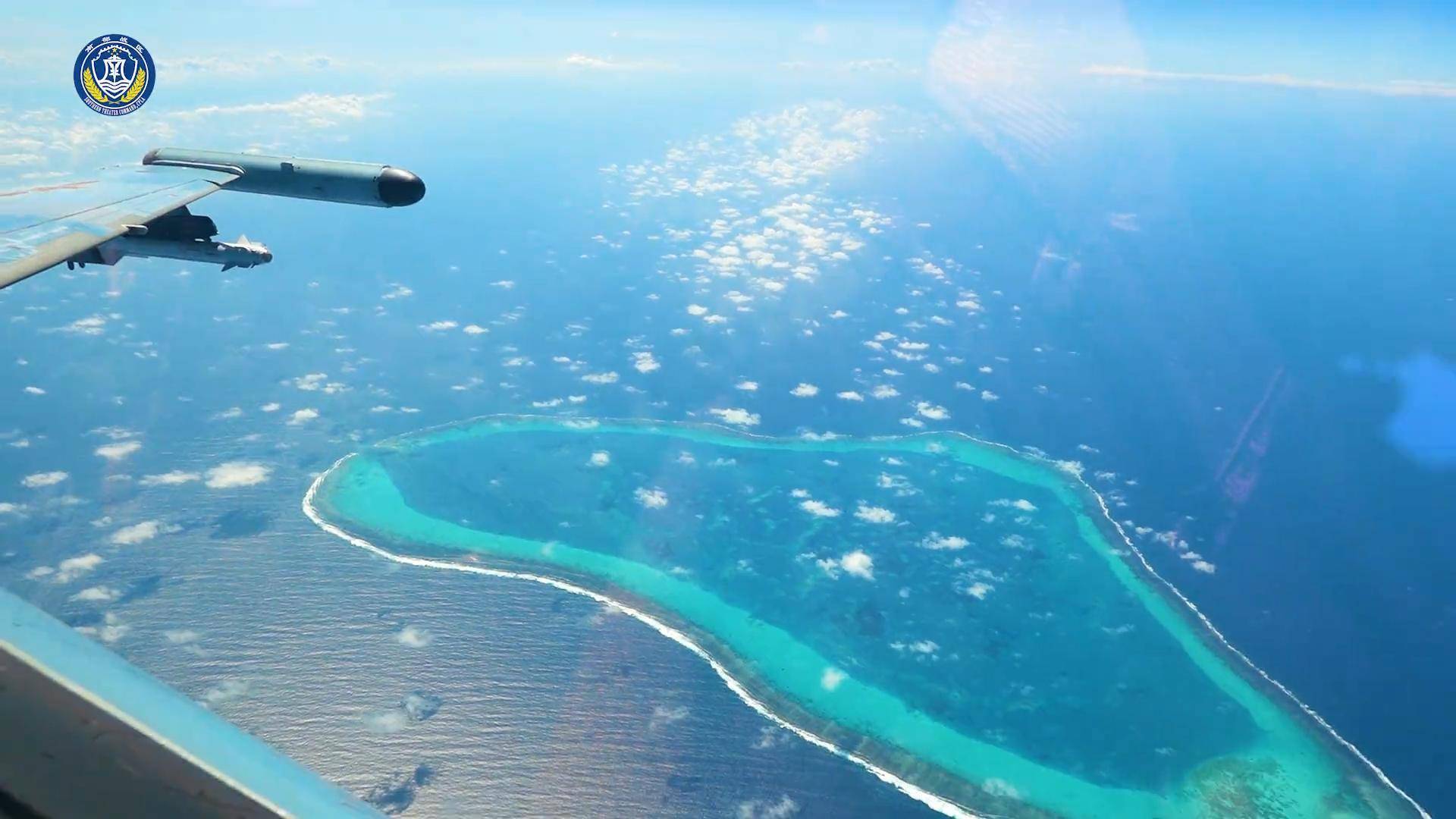 皇冠信用网正网_突发!菲律宾女记者拍摄到皇冠信用网正网,中国庞大舰队现身黄岩岛,与美舰对峙